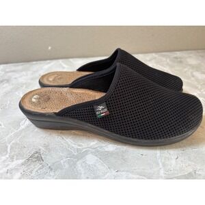 Fly Flot Mesh Clogs Women's Size 39 8.5 Black Leather Insoles Cushy Comfort